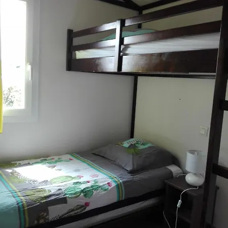 Zure Ondoan - Et Piscine Chauffee בקתה *